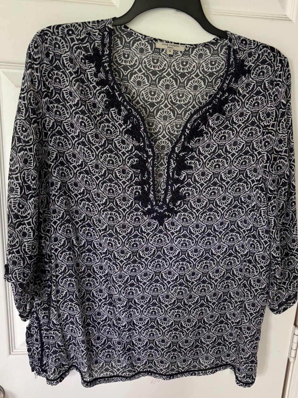 Anne Carson Navy and White Printed Split-Neck Blouse 1X